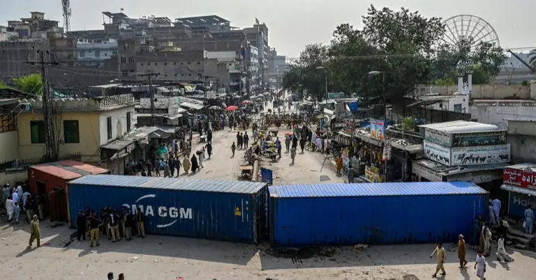 কন্টেইনার ফেলে যানচলাচল নিয়ন্ত্রণ